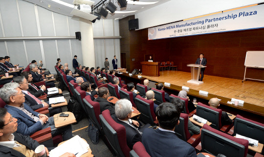 코트라는 29일 서울 서초구 본사에서 '한·중동 제조업 파트너십 플라자'를 개최했다고 밝혔다. 권평오 코트라 사장이 개회사를 하고 있다.    코트라 제공